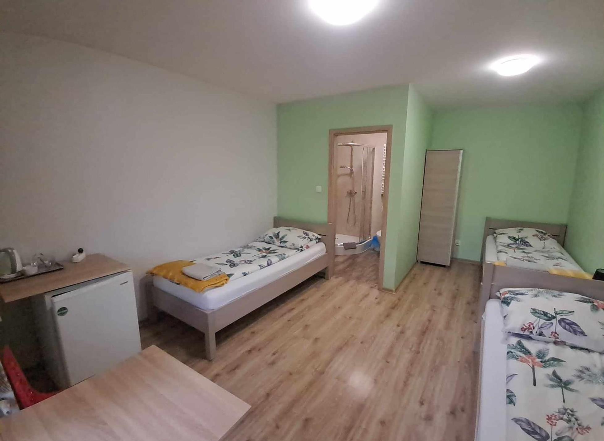 Noclegi Julia Pokoje 1-3 Parter Sniadanie Kontynentalne Kielce Exteriér fotografie