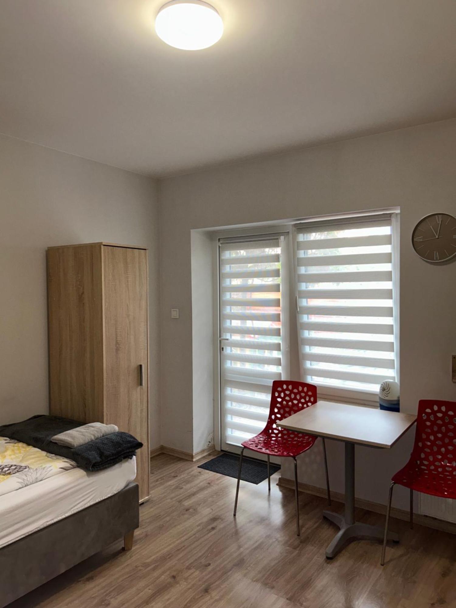 Noclegi Julia Pokoje 1-3 Parter Sniadanie Kontynentalne Kielce Exteriér fotografie
