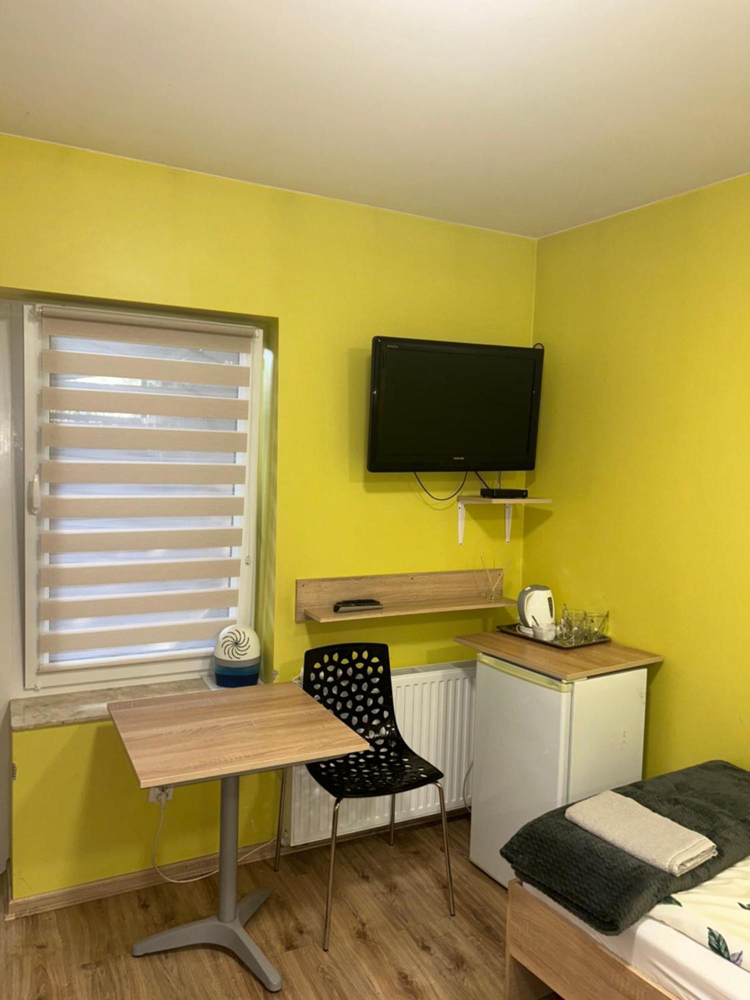 Noclegi Julia Pokoje 1-3 Parter Sniadanie Kontynentalne Kielce Exteriér fotografie