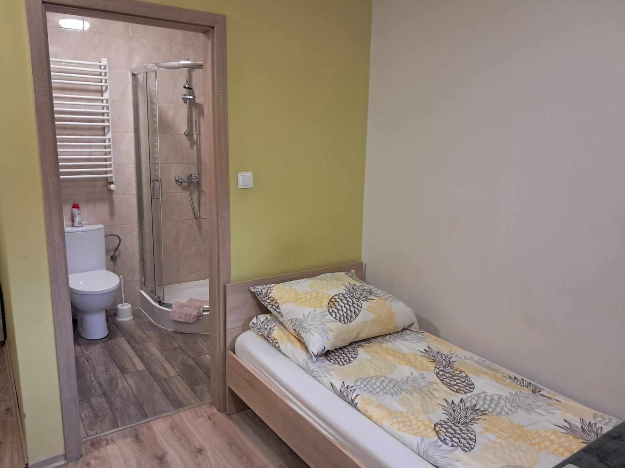 Noclegi Julia Pokoje 1-3 Parter Sniadanie Kontynentalne Kielce Exteriér fotografie